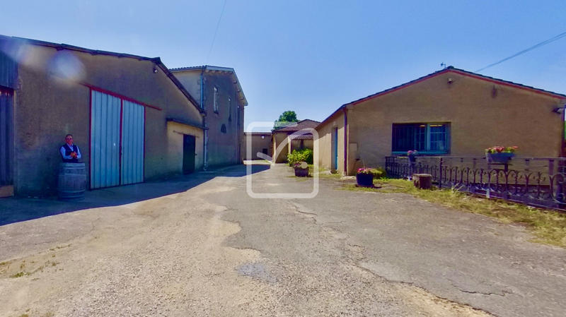 Maison - 250 m² - 17 pièces