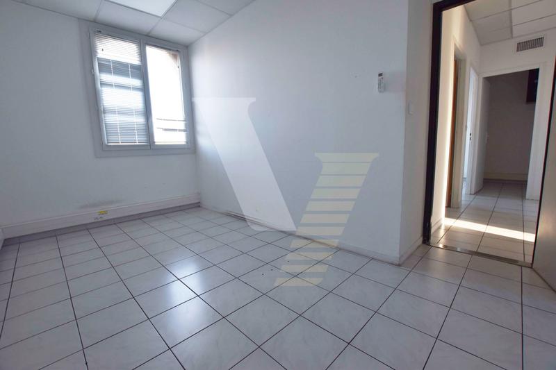 Local commercial - 282 m²