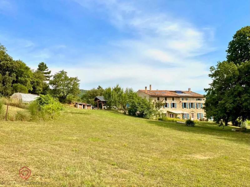 Propriété - 253 m² - 5 pièces