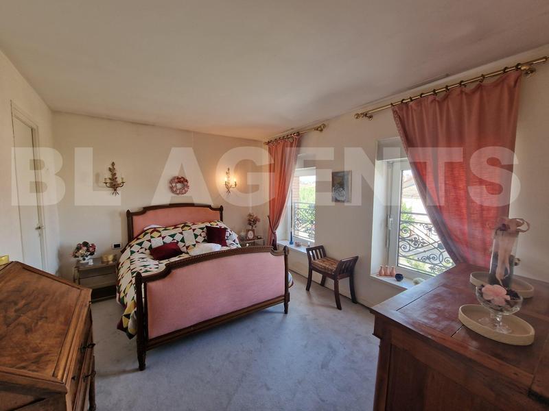 Demeure - 380 m² - 9 pièces