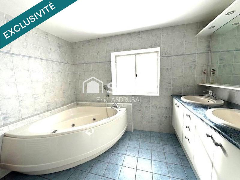 Maison - 247 m² - 10 pièces