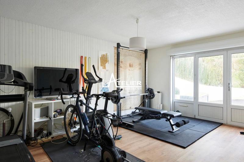 Maison - 210 m² - 10 pièces