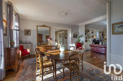 Maison - 370 m² - 9 pièces