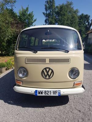Volkswagen Combi T2a Deluxe