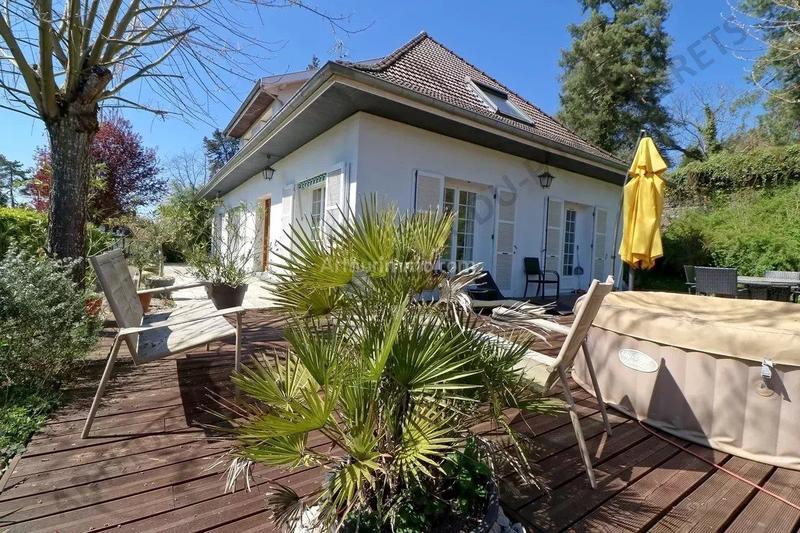 Maison - 219 m² - 6 pièces