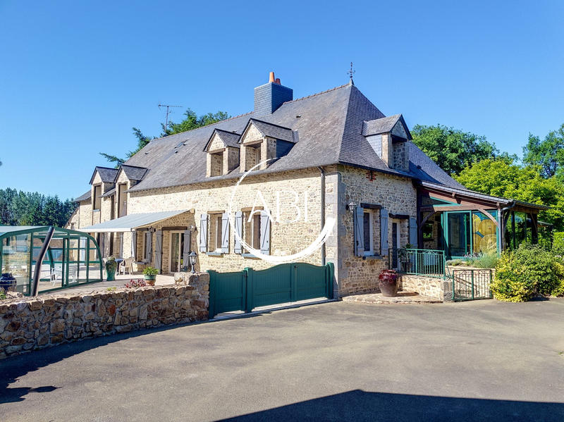 Maison ancienne - 250 m² - 7 pièces