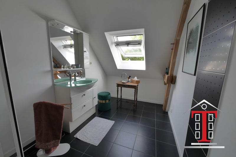 Maison - 202 m² - 8 pièces