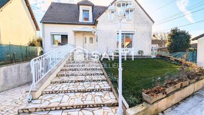 Maison - 221 m² - 8 pièces