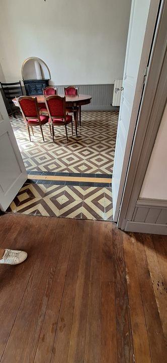 Maison - 1 500 m² - 40 pièces