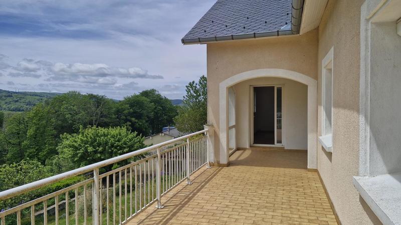 Maison - 215 m² - 6 pièces