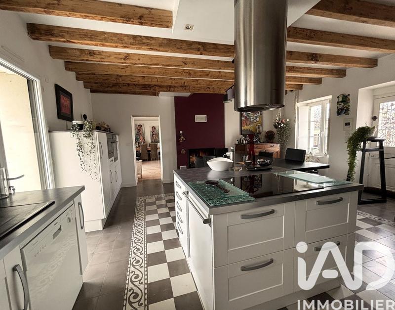 Maison - 243 m² - 8 pièces