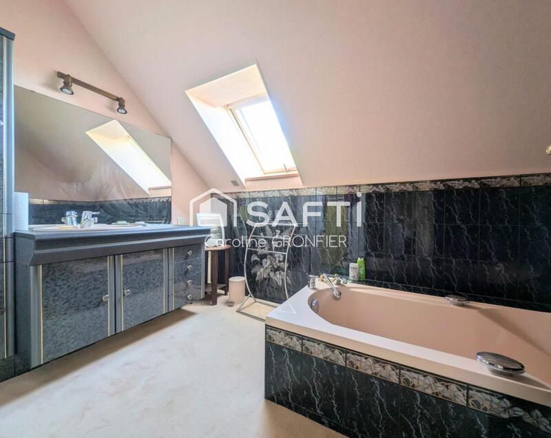 Maison - 218 m² - 10 pièces