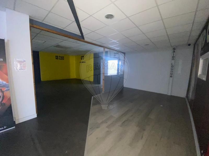 Local commercial - 786 m² - 3 pièces