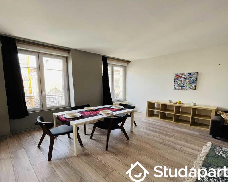 Chambre - 90 m² - 1 pièce