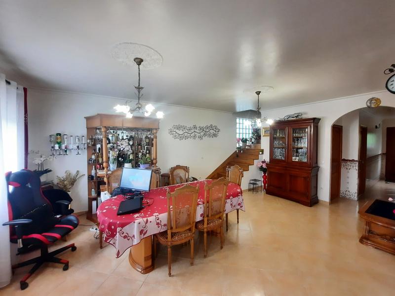 Maison - 242 m² - 6 pièces