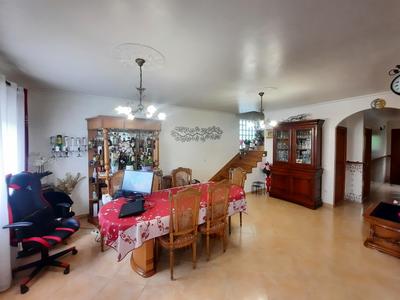 Maison - 242 m² - 6 pièces