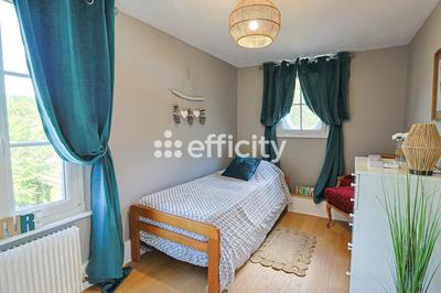 Maison - 229 m² - 9 pièces