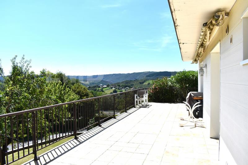 Maison - 215 m² - 14 pièces