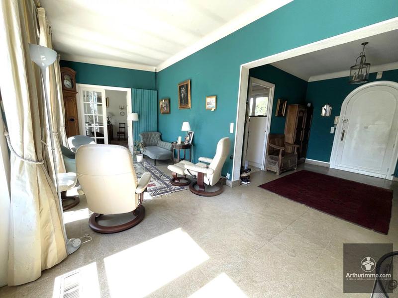 Maison - 318 m² - 11 pièces