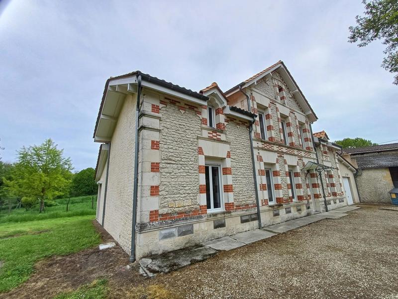 Maison - 140 m² - 5 pièces