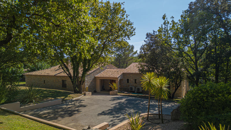 Villa - 300 m² - 8 pièces