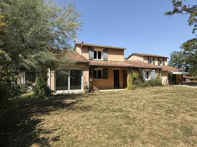 Maison - 227 m² - 7 pièces