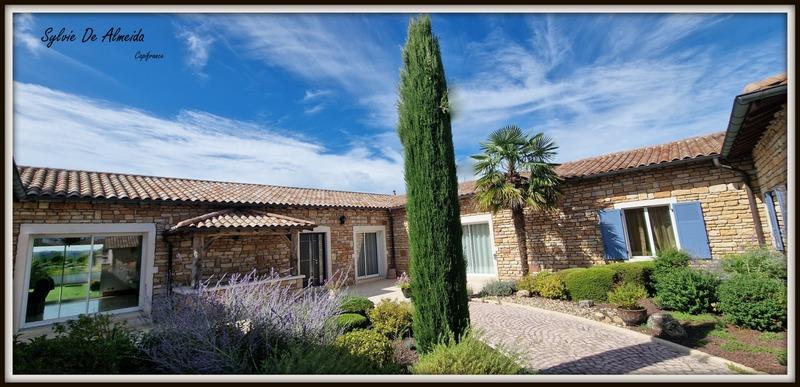 Maison - 290 m² - 8 pièces