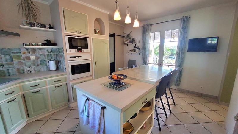 Maison - 180 m² - 7 pièces