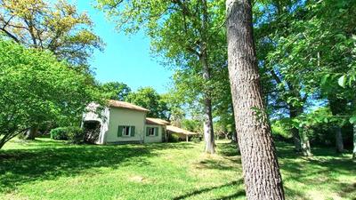 Propriété - 244 m² - 7 pièces