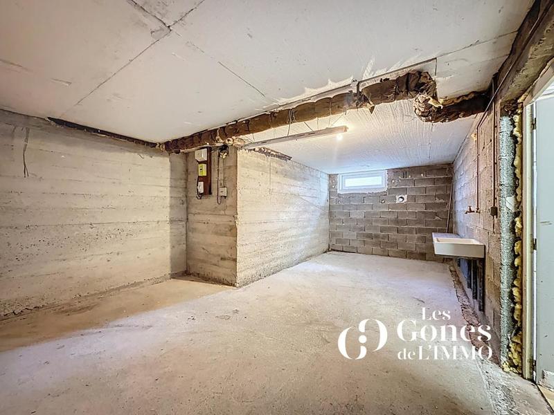 Maison - 235 m² - 8 pièces