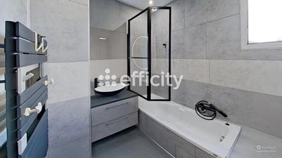 Appartement - 93 m² - 5 pièces