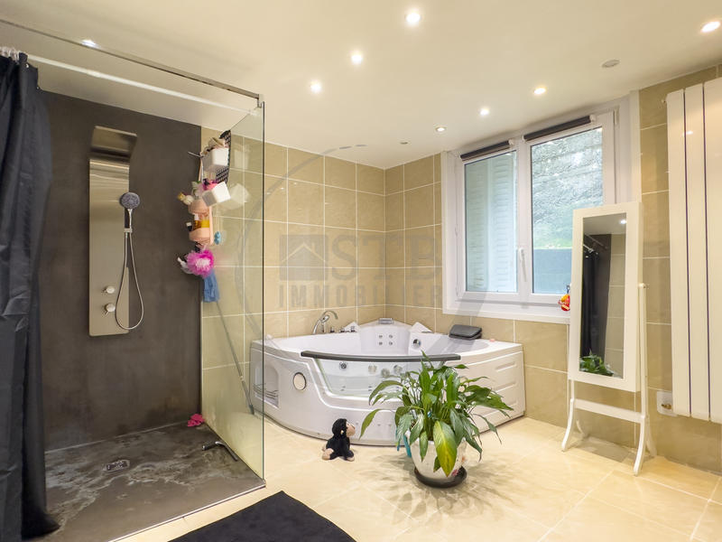 Maison - 366 m² - 23 pièces