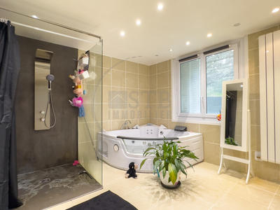 Maison - 366 m² - 23 pièces