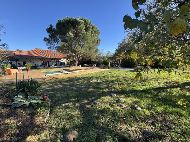 Maison - 250 m² - 6 pièces