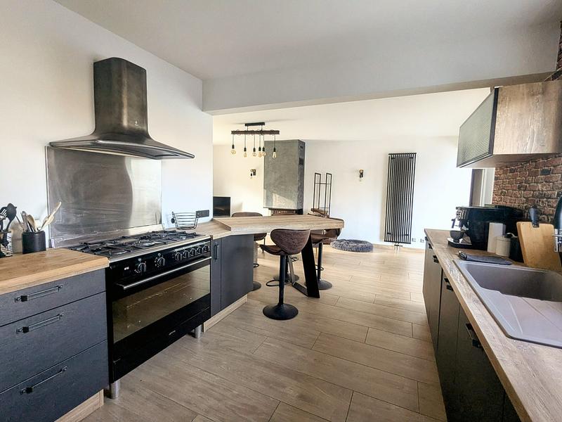 Maison - 170 m² - 9 pièces