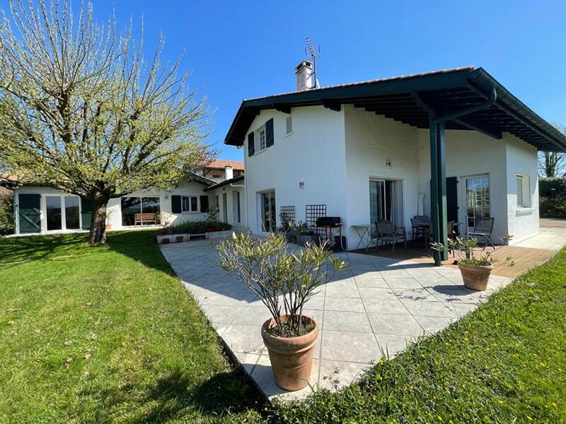 Maison - 194 m² - 6 pièces