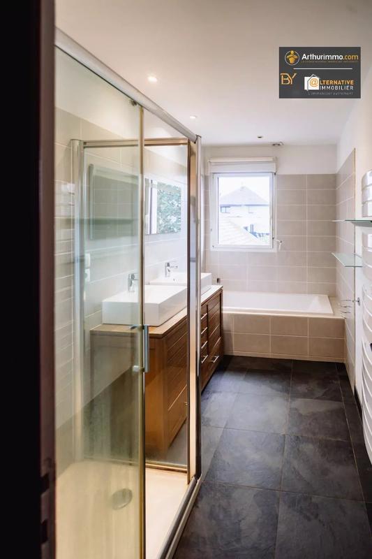 Maison - 200 m² - 7 pièces