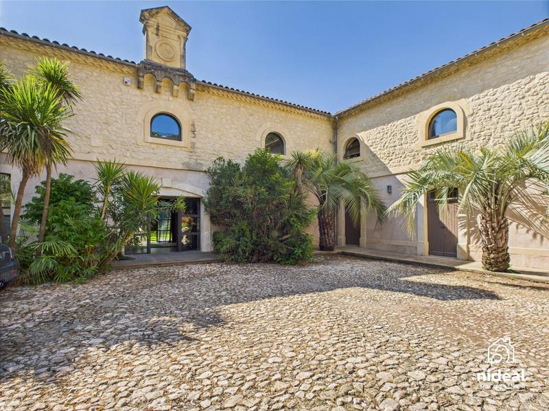 Mas - 350 m² - 13 pièces