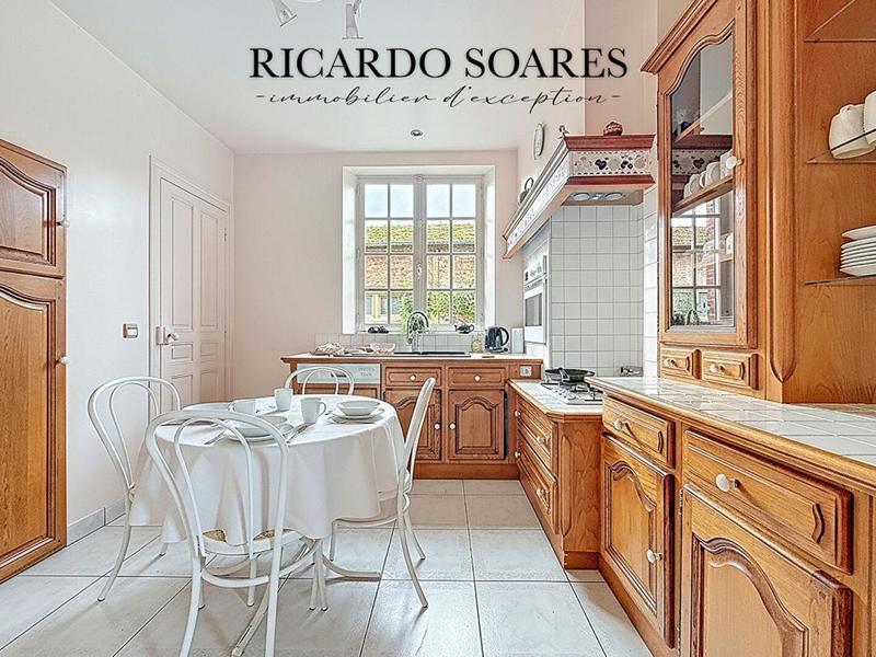 Demeure - 219 m² - 10 pièces