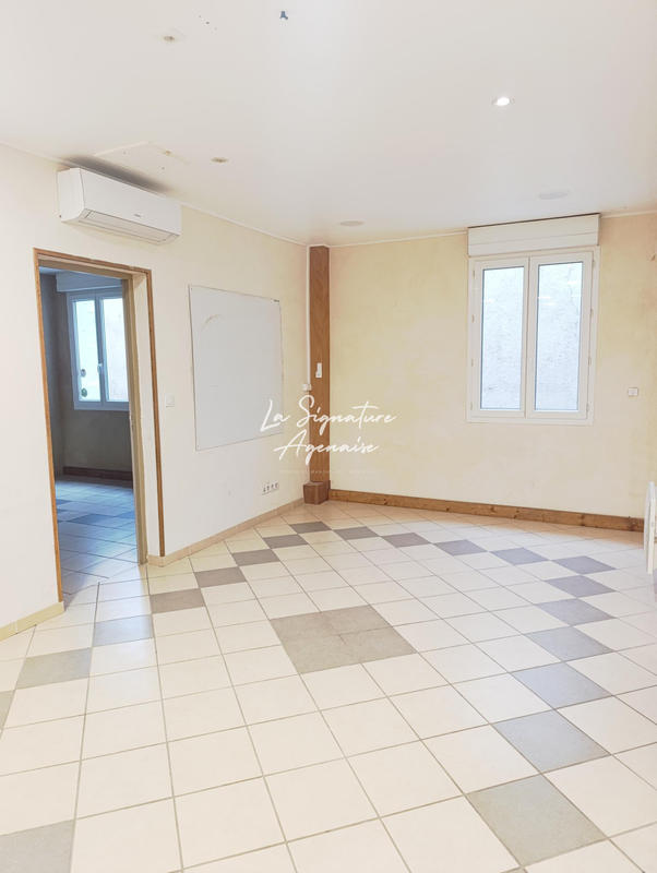 Propriété - 953 m² - 40 pièces