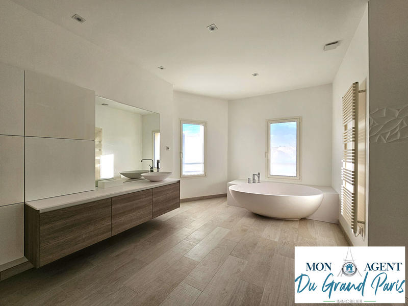 Maison - 480 m² - 10 pièces