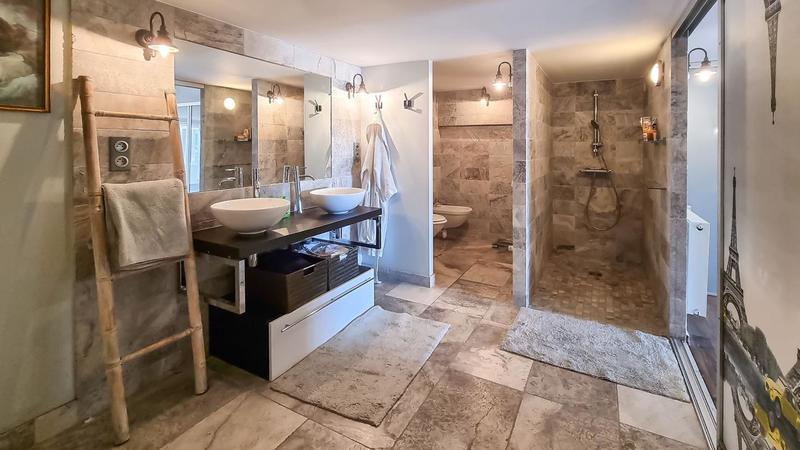 Propriété - 473 m² - 11 pièces