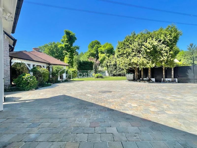 Demeure - 324 m² - 8 pièces