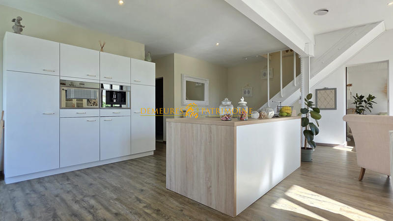 Maison - 247 m² - 6 pièces