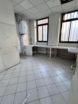 Bureau - 77 m² - 5 pièces