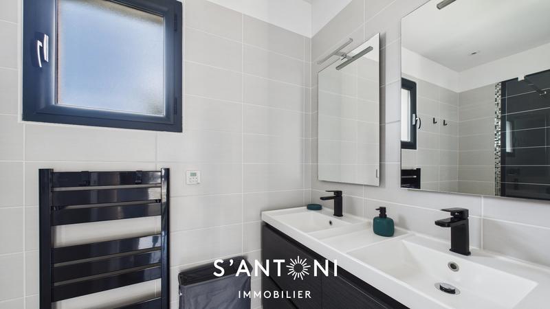 Maison - 200 m² - 9 pièces