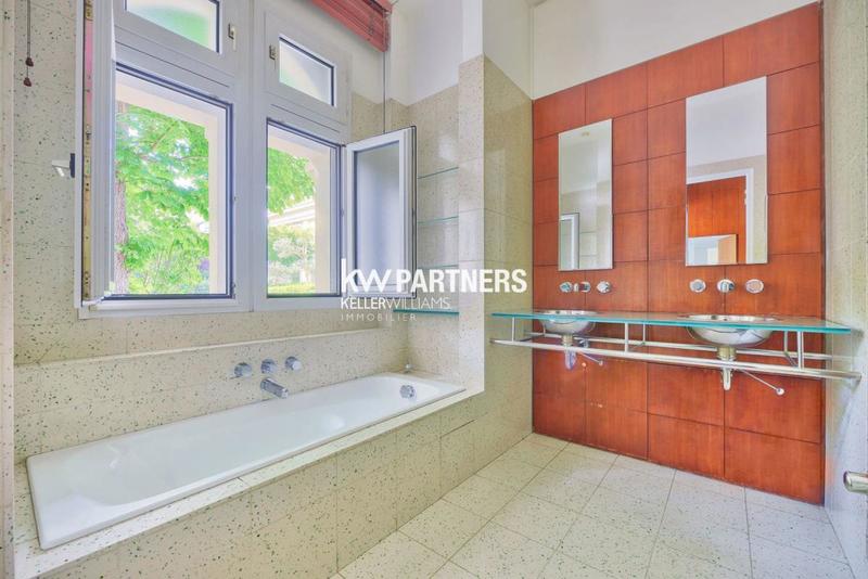 Appartement - 246 m² - 7 pièces