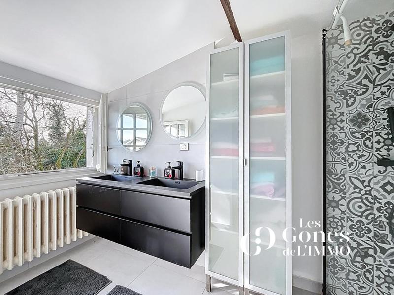 Propriété - 340 m² - 7 pièces