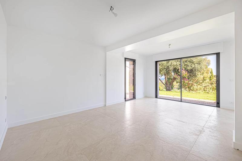 Maison - 375 m² - 10 pièces