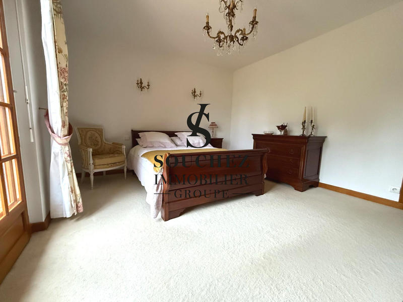 Maison - 202 m² - 7 pièces